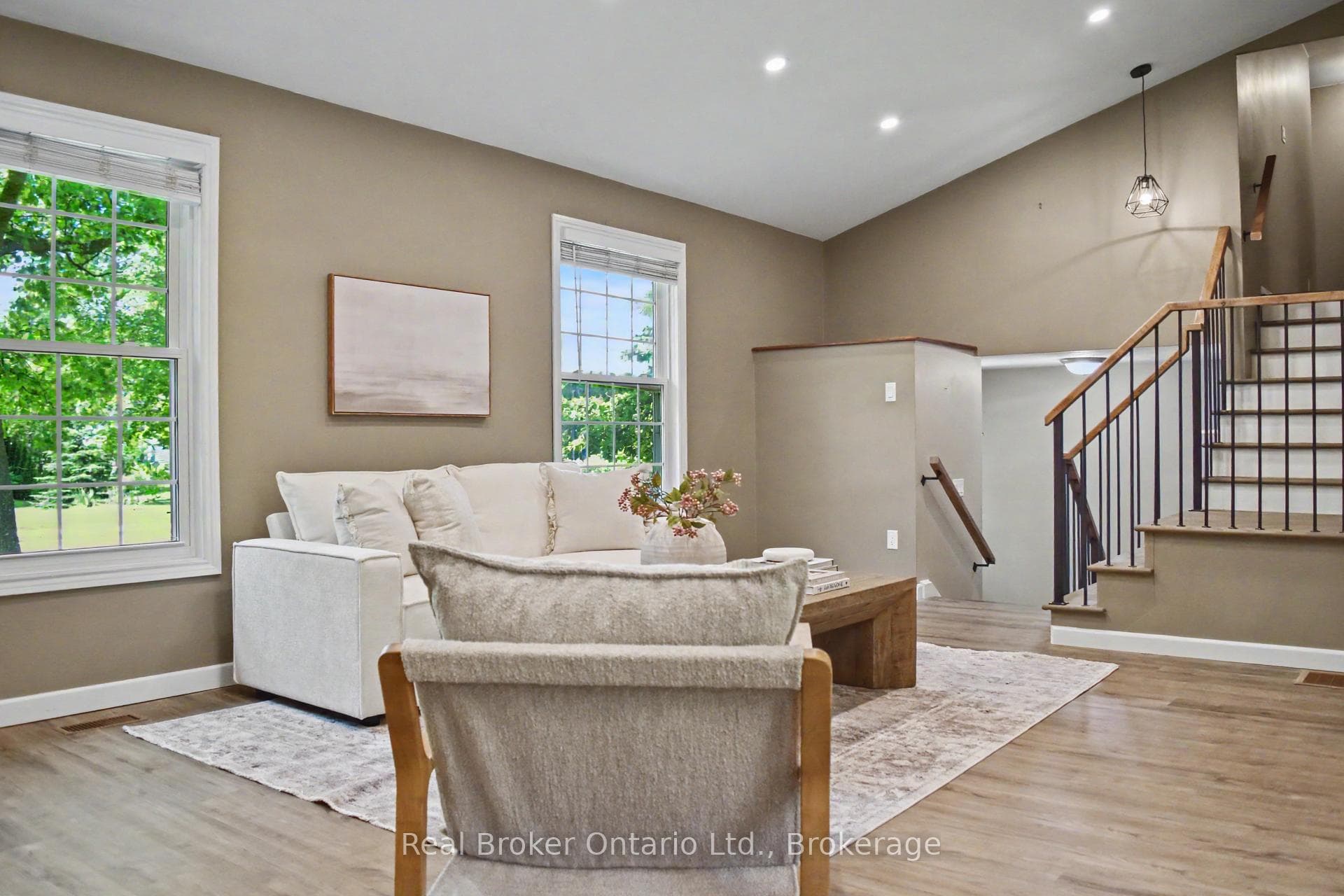 617 Louis Street photo 8