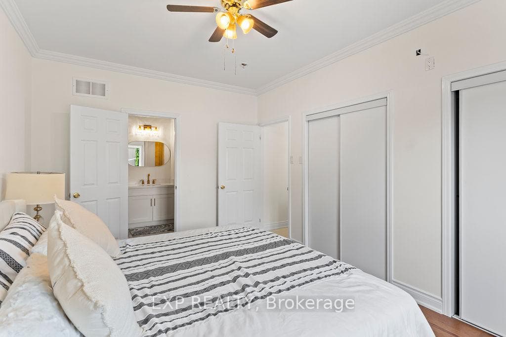 225 Ellis Crescent photo 22