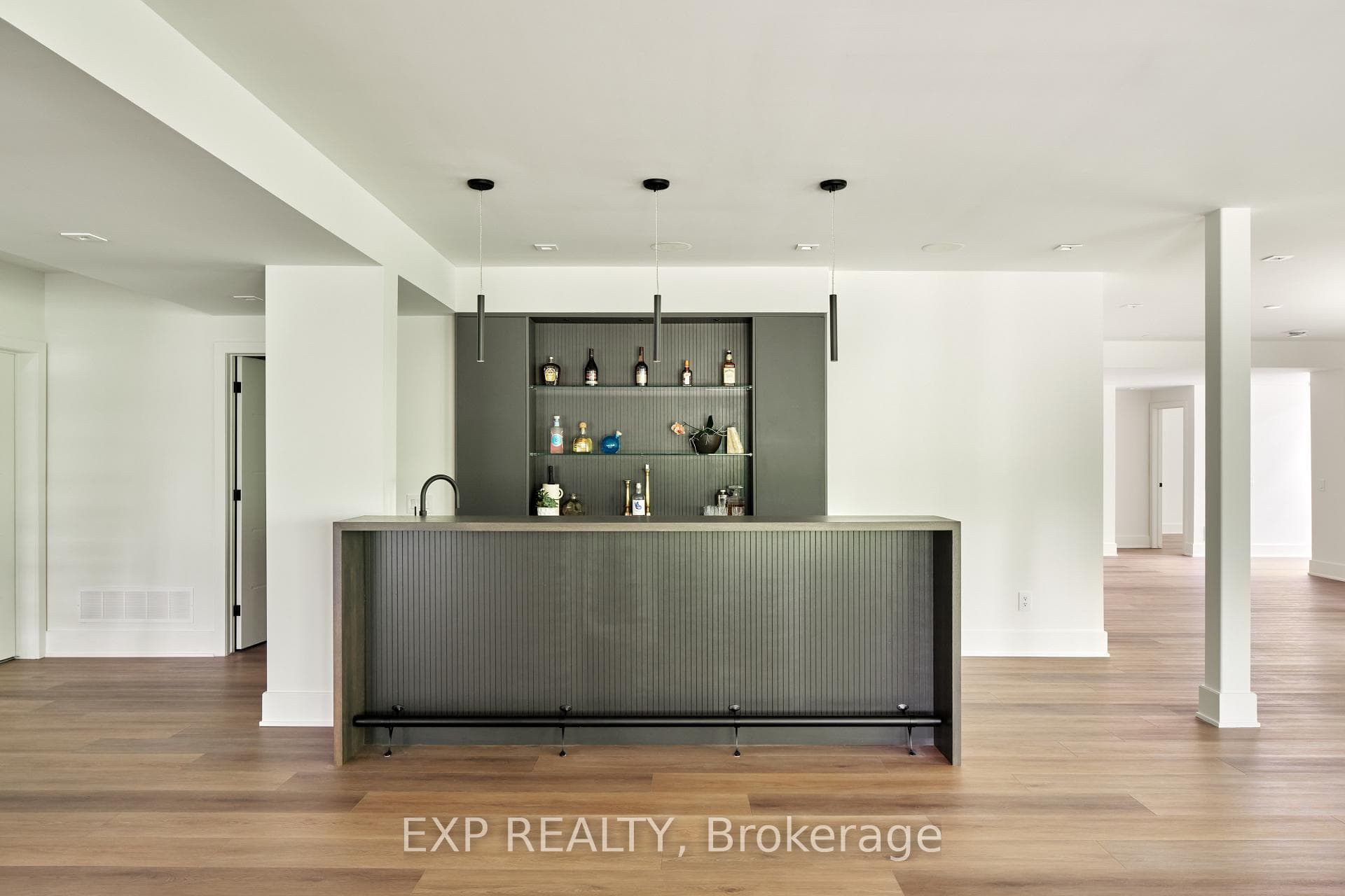 32 CLOVELLY Road photo 19