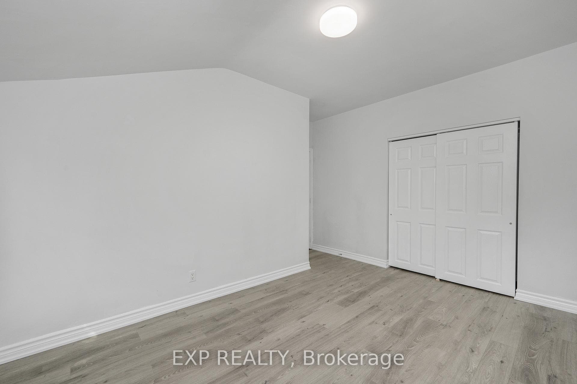 132 Heslop Road photo 24