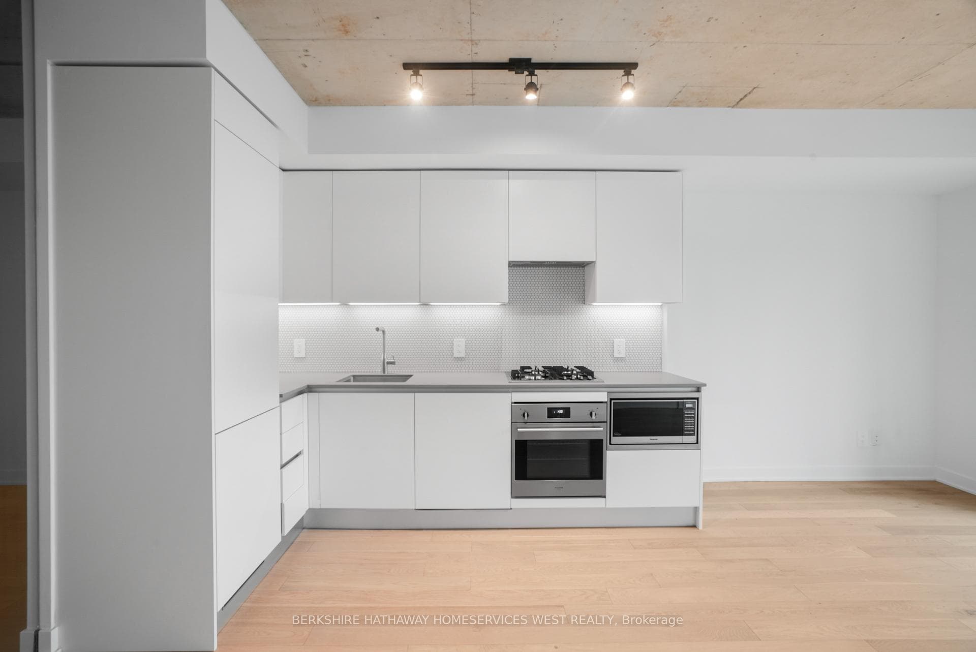 2720 Dundas Street Unit 302 photo 6