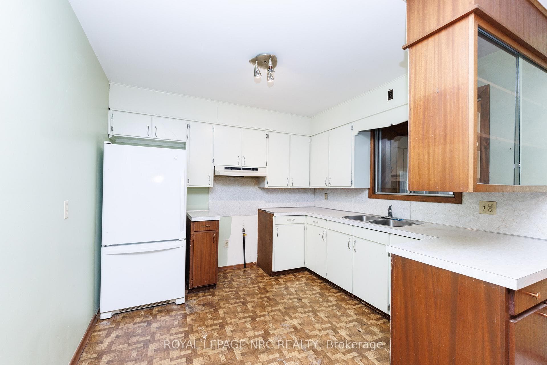 33 Strathmore Crescent photo 13