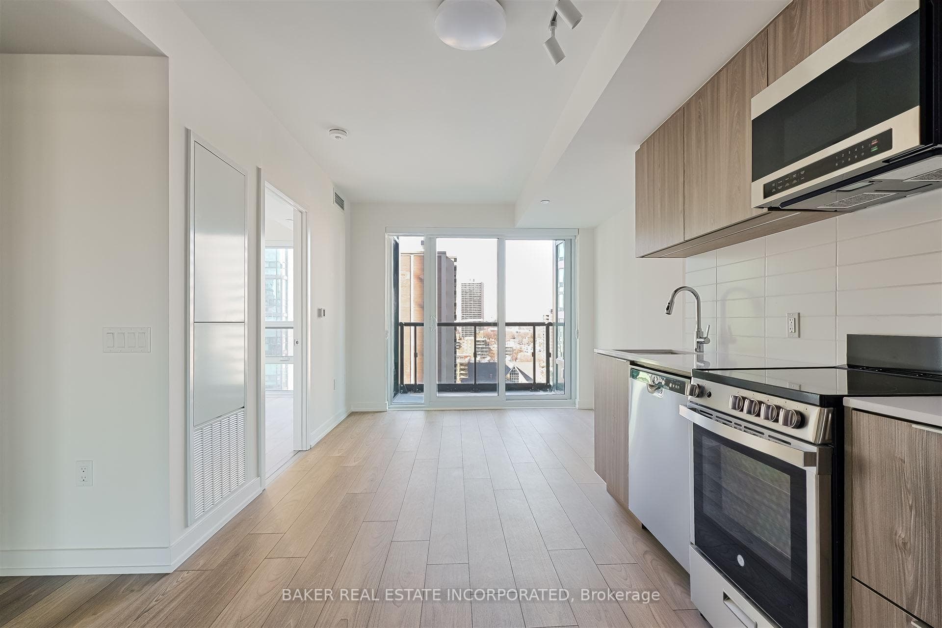 223 Redpath Avenue Unit 806 photo 7