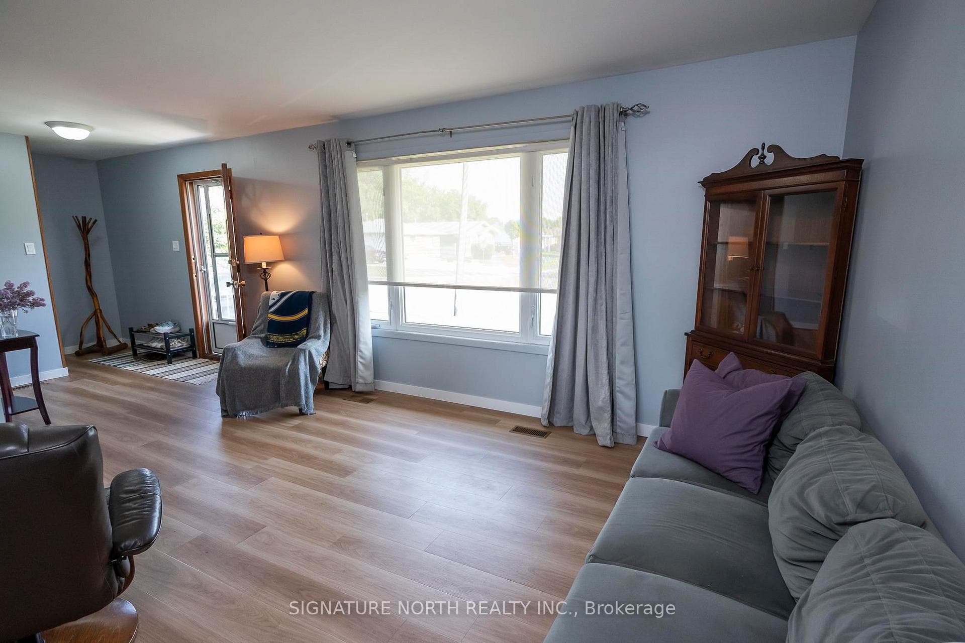 543 Churchill Drive photo 10