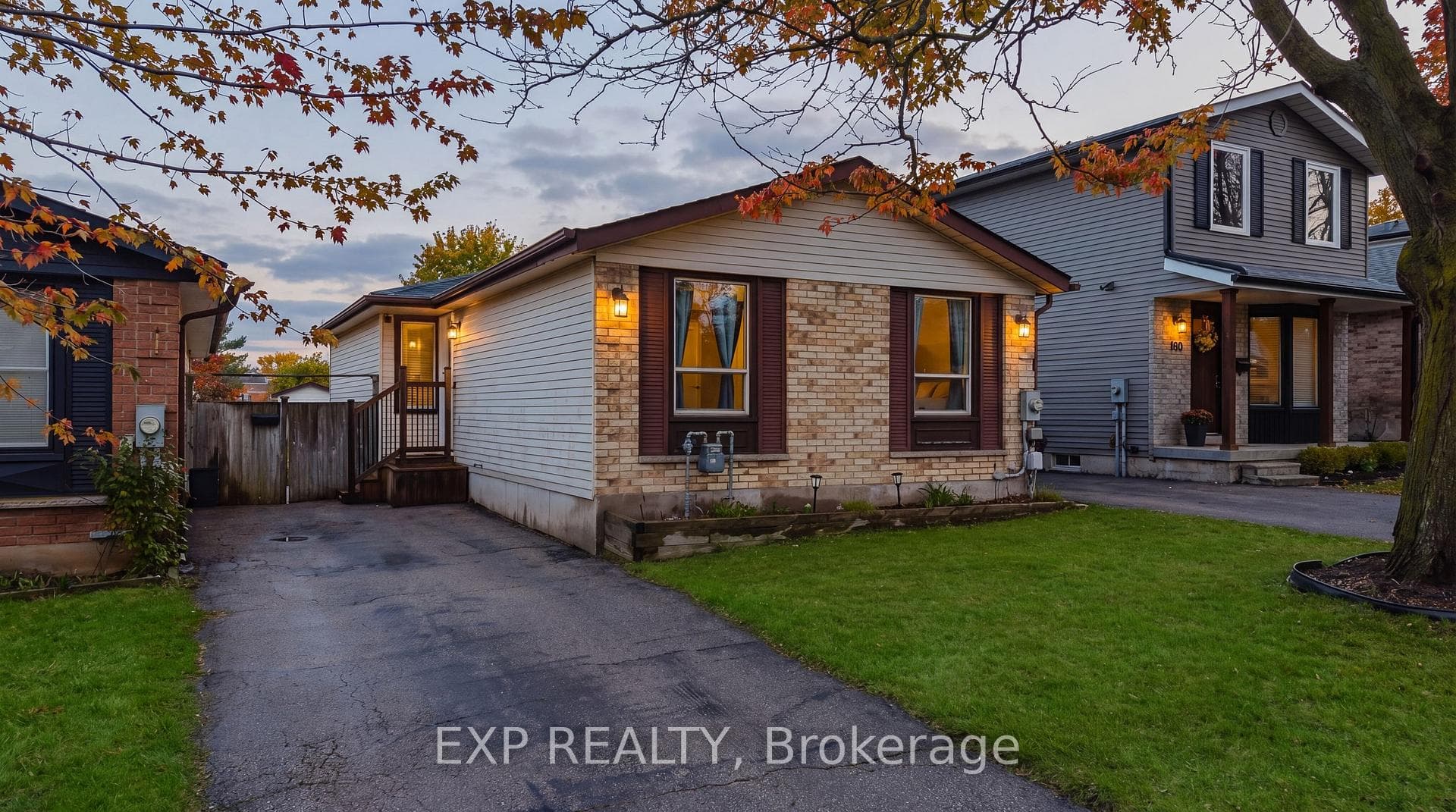 160 Carter Crescent photo 1
