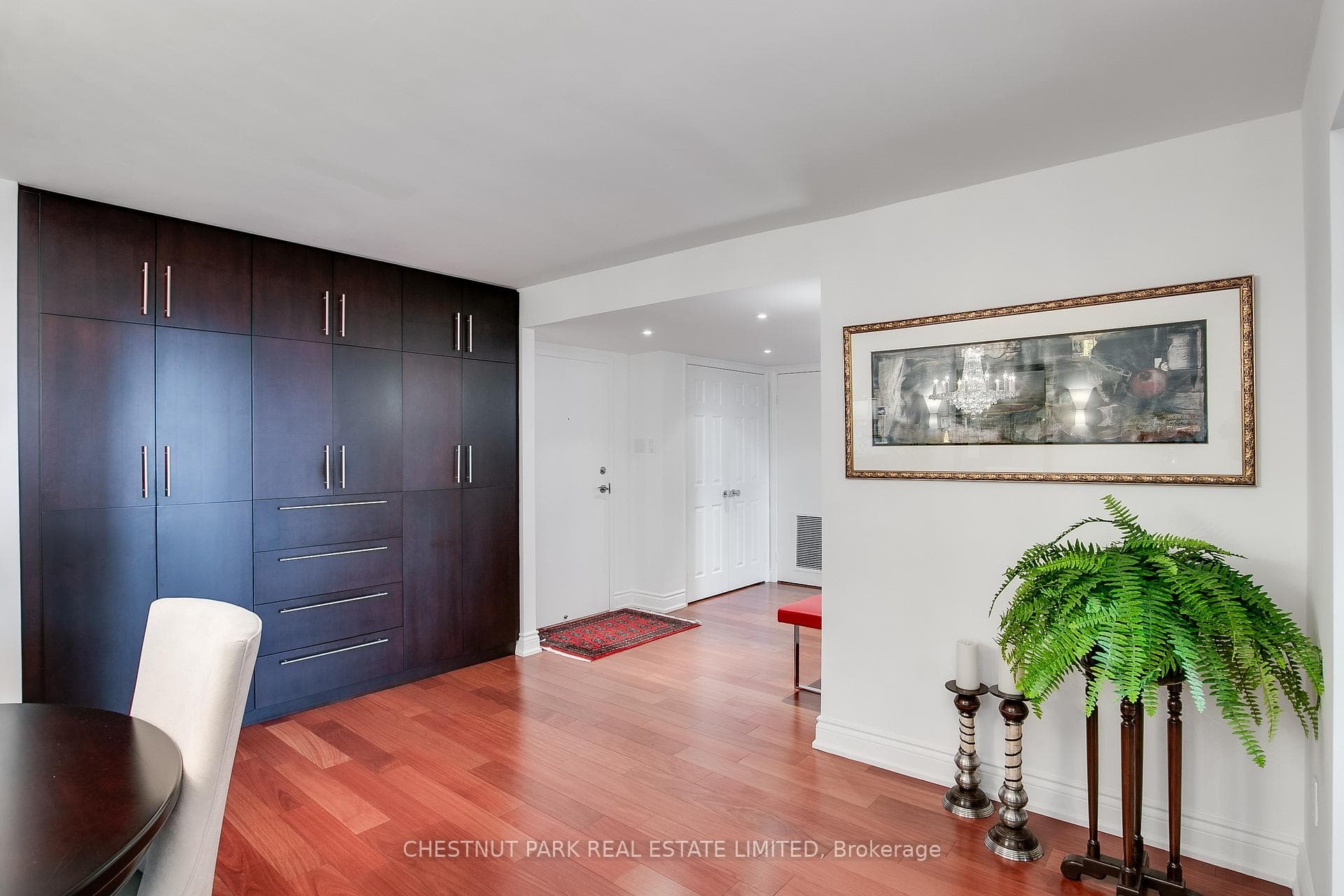 360 Bloor Street Unit 1001 photo 4
