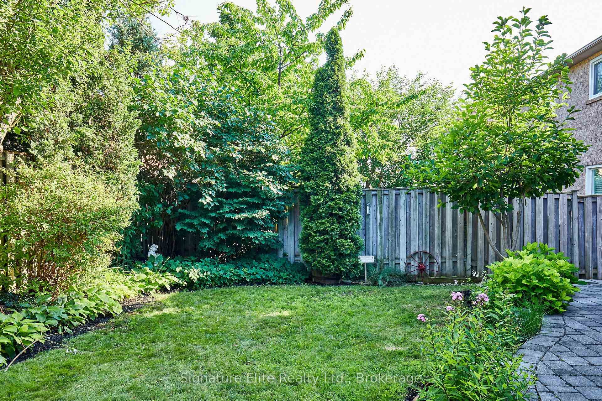954 Mantle Crescent photo 40