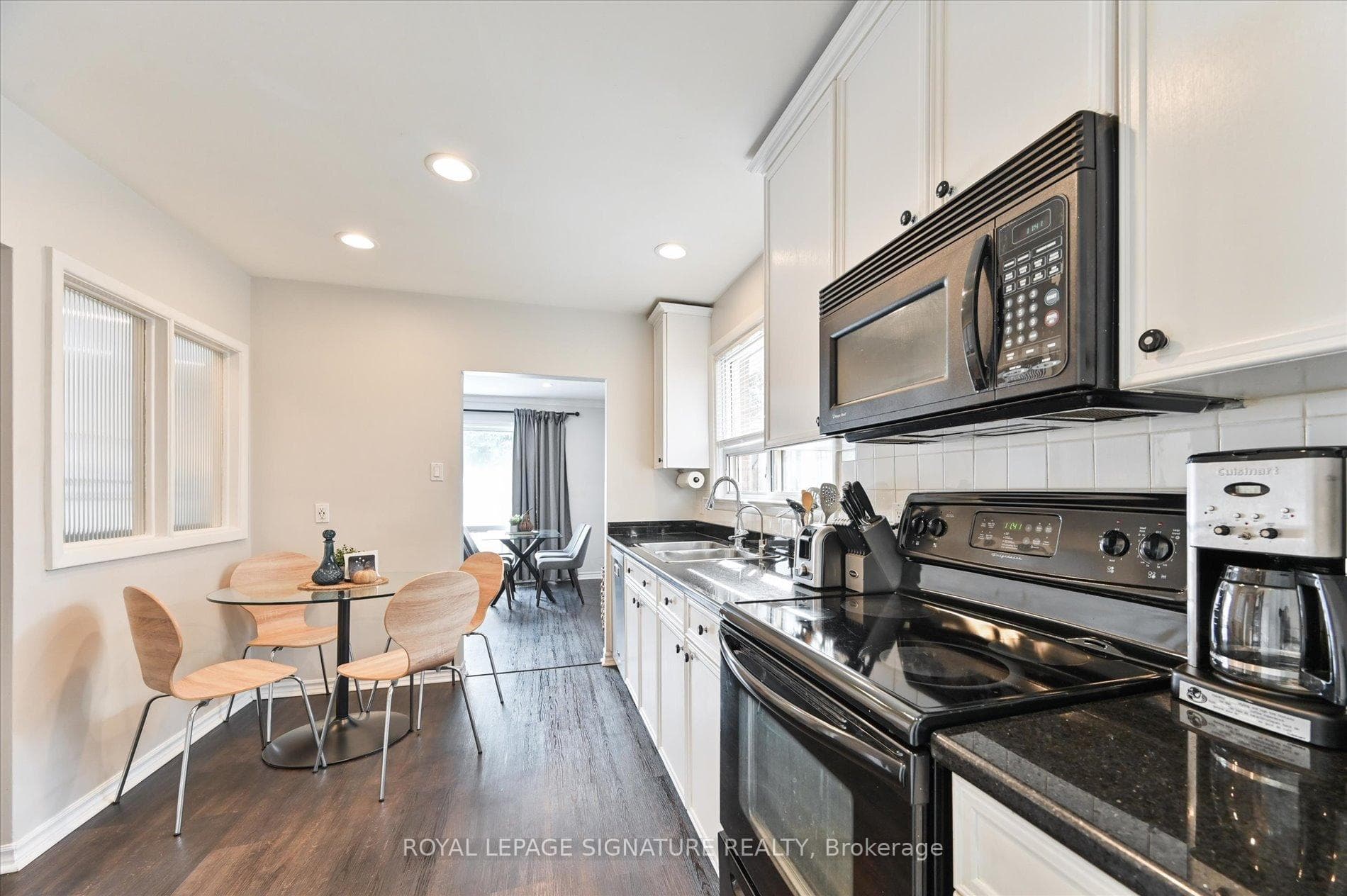 Eat-in kitchen