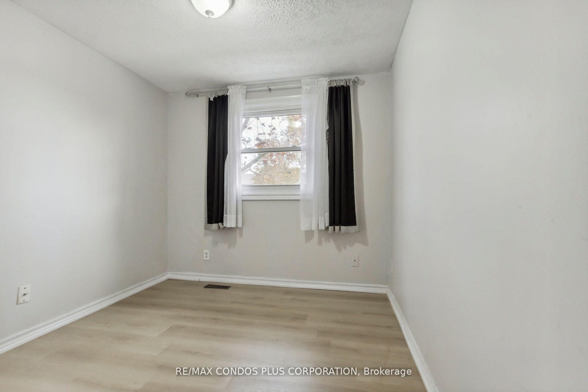 294 Fergus Avenue Unit 2 photo 12