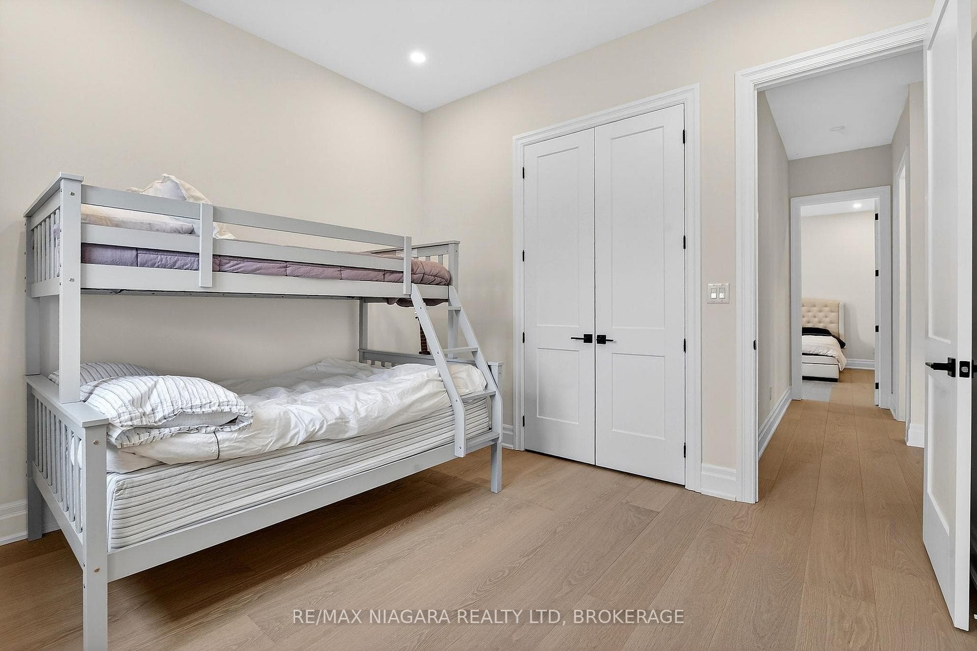 146 Hetram Court photo 28