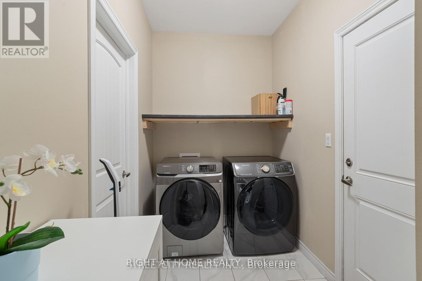 402 TANSBURY Street photo 20