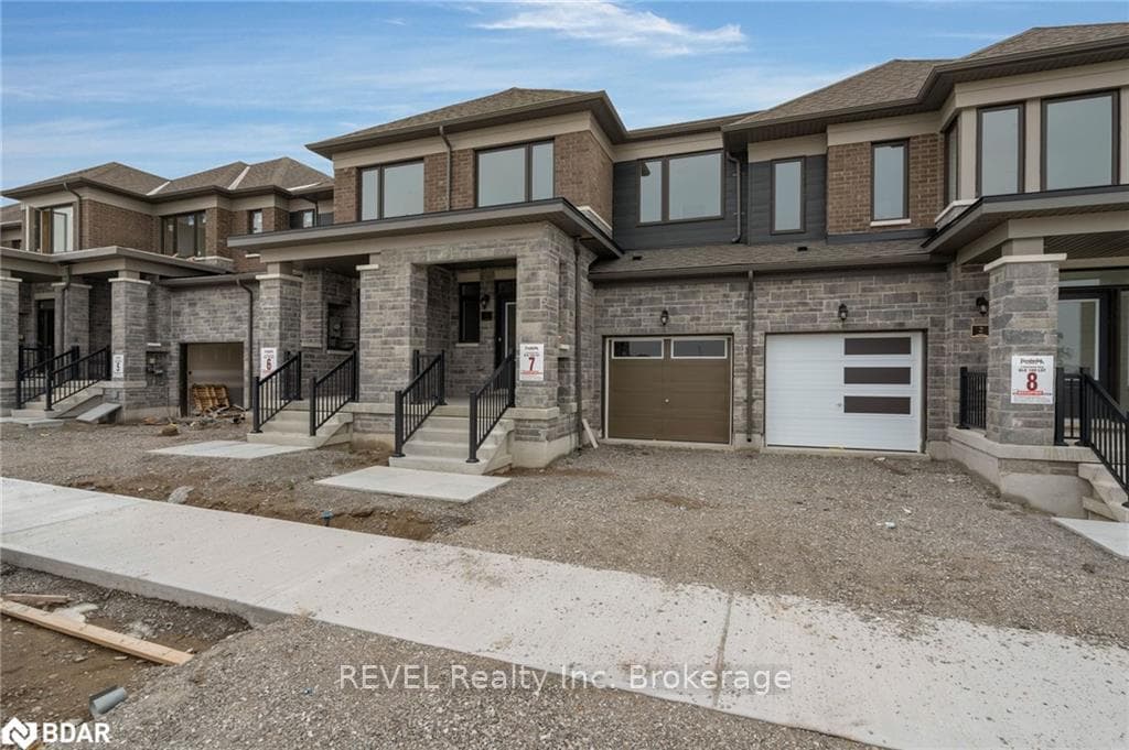 4 ROCHESTER DR Drive photo 4