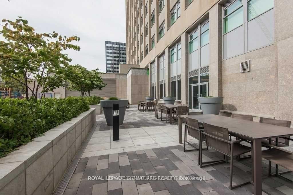 111 St Clair Avenue Unit 422 photo 21