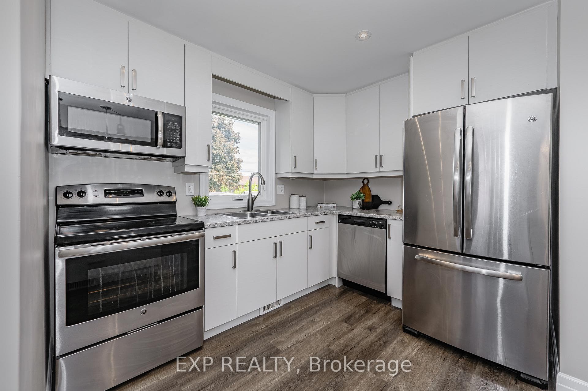 69 Christopher Drive photo 14