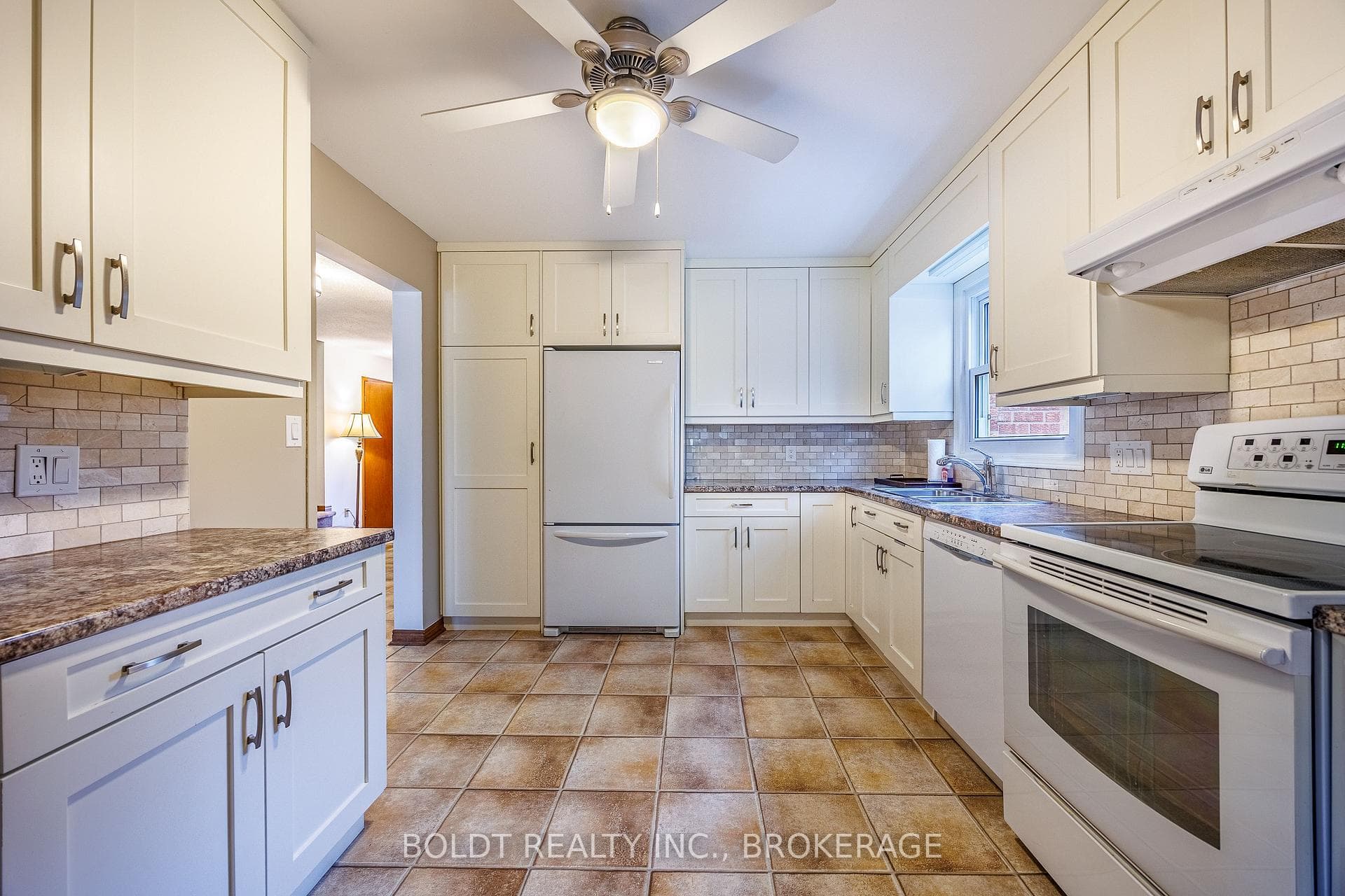 7 Elderwood Drive photo 8