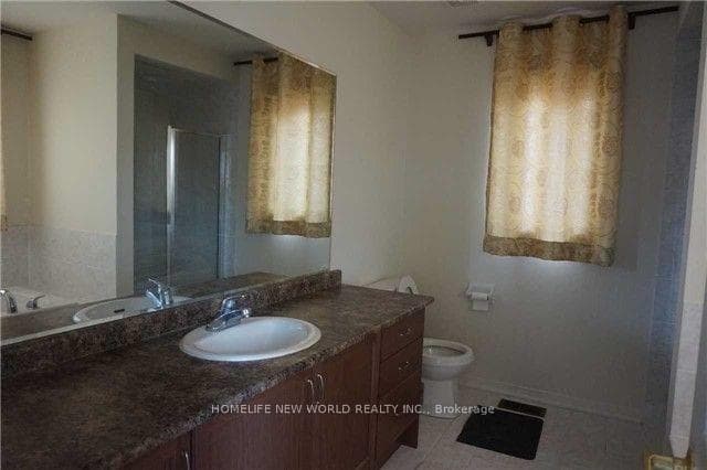 125 Vera Lynn Crescent photo 14