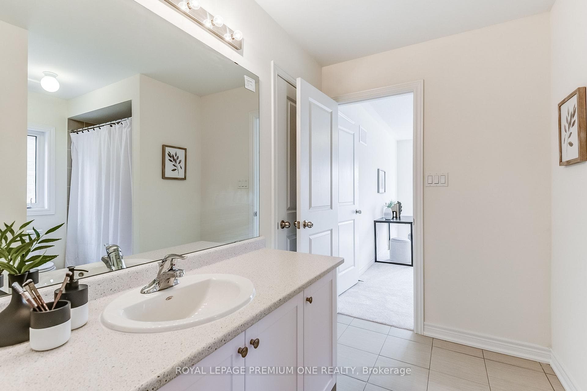 468 Black Cherry Crescent photo 27