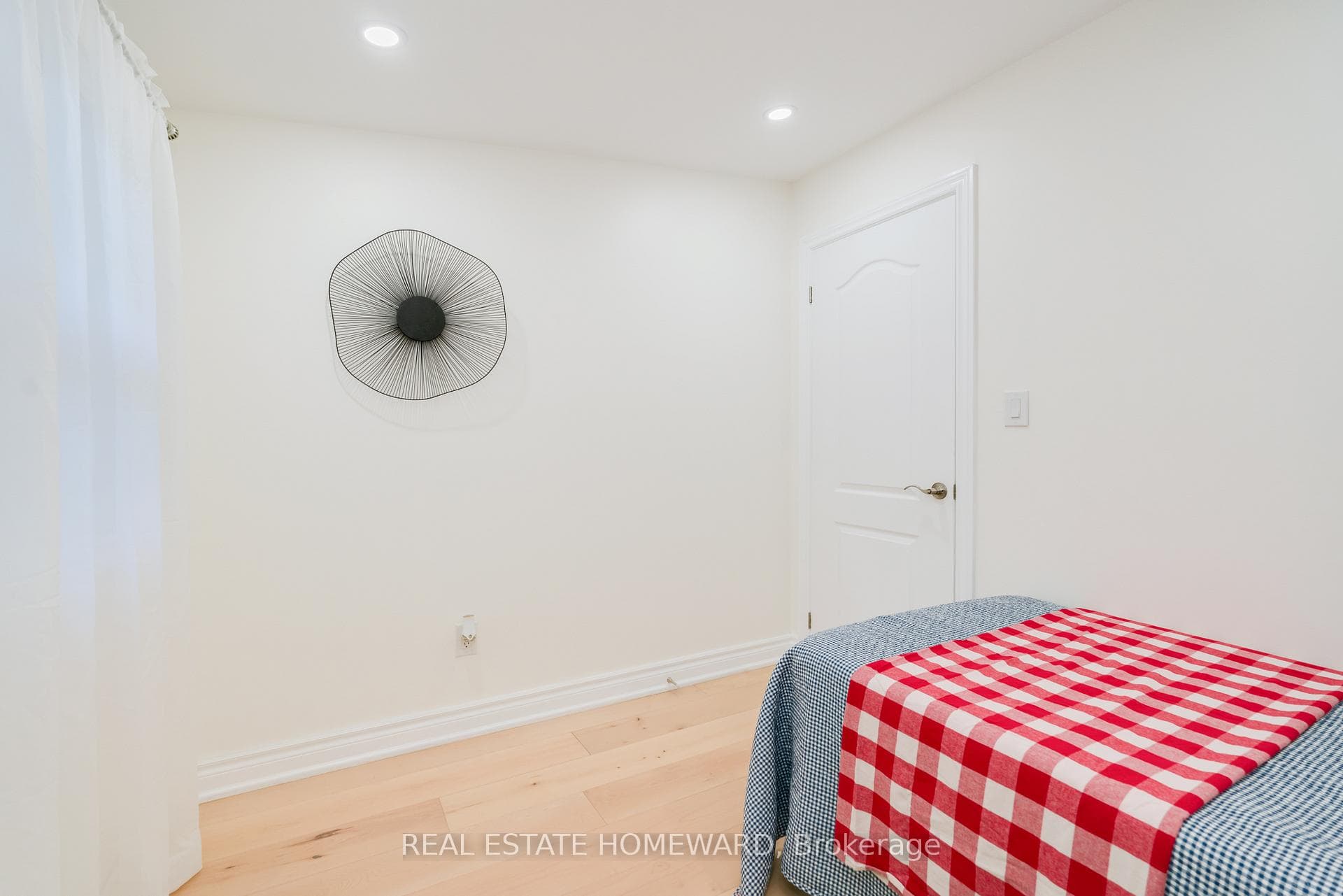 173 Coxwell Avenue photo 17