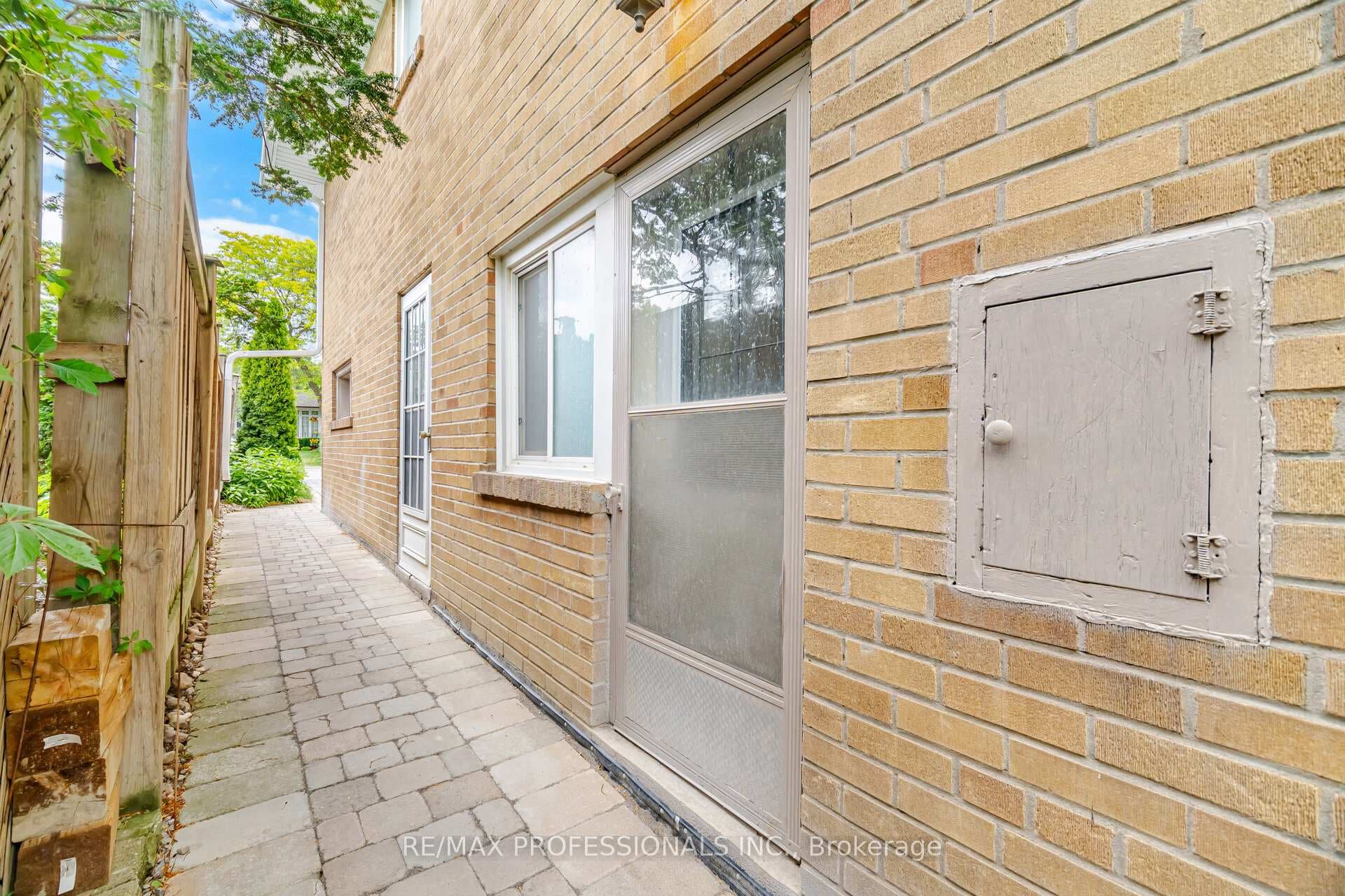 12 Thicket Road photo 45