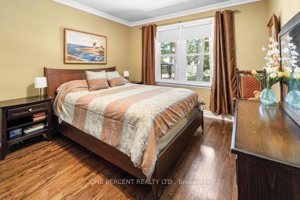 583 Stephens Crescent photo 12