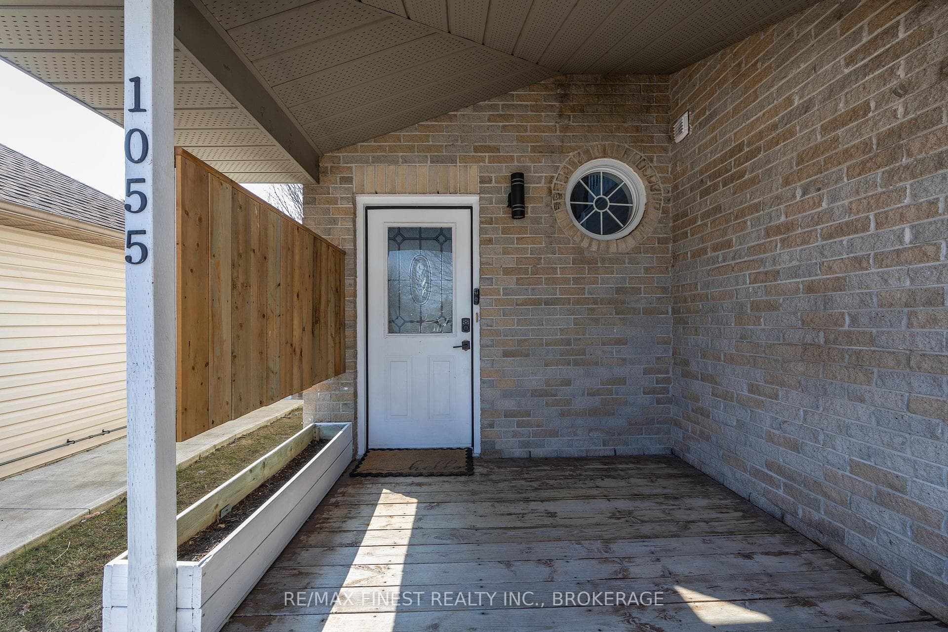 1055 Springfield Drive photo 4