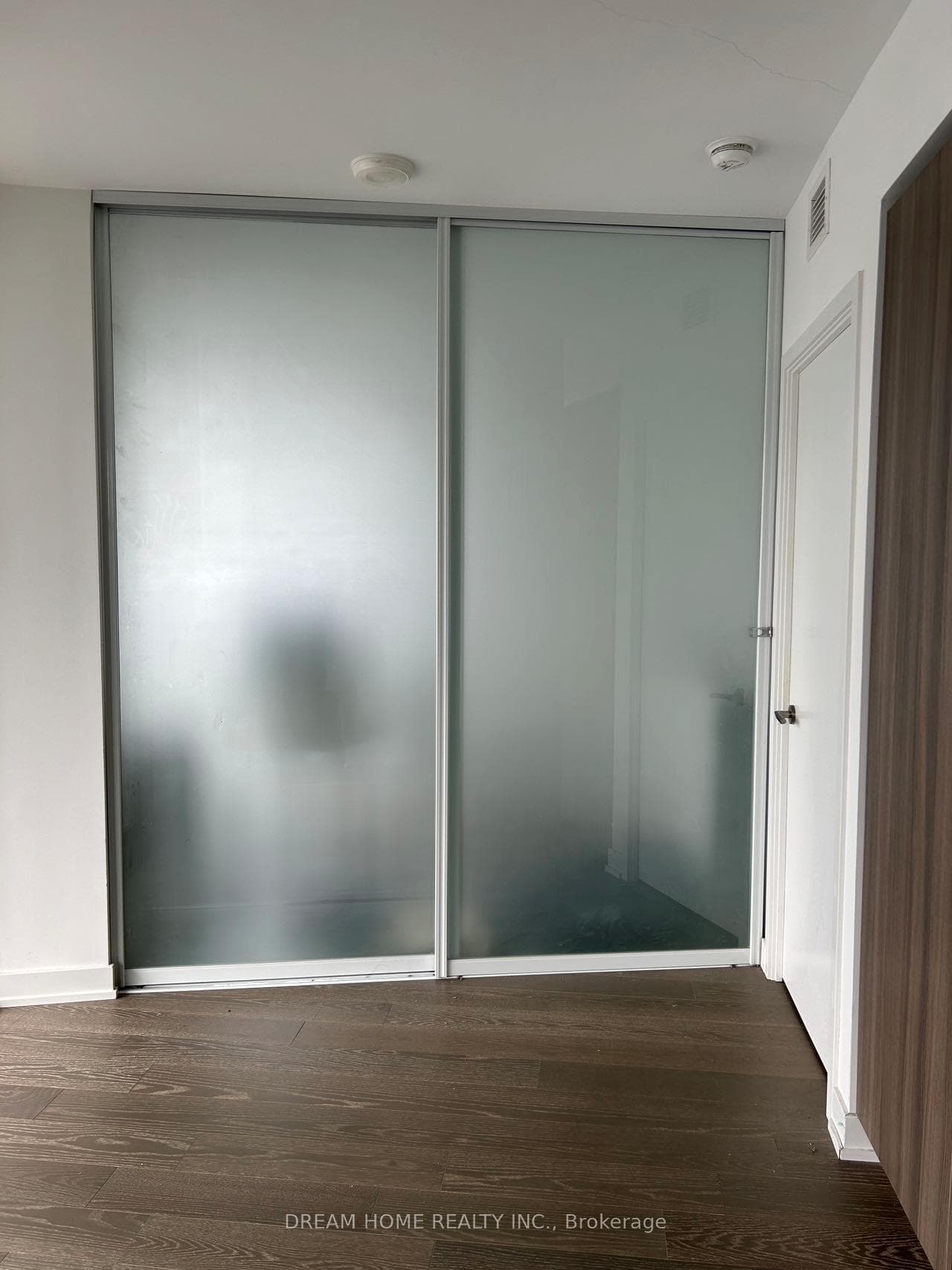 11 wellesley Street Unit 2811 photo 8