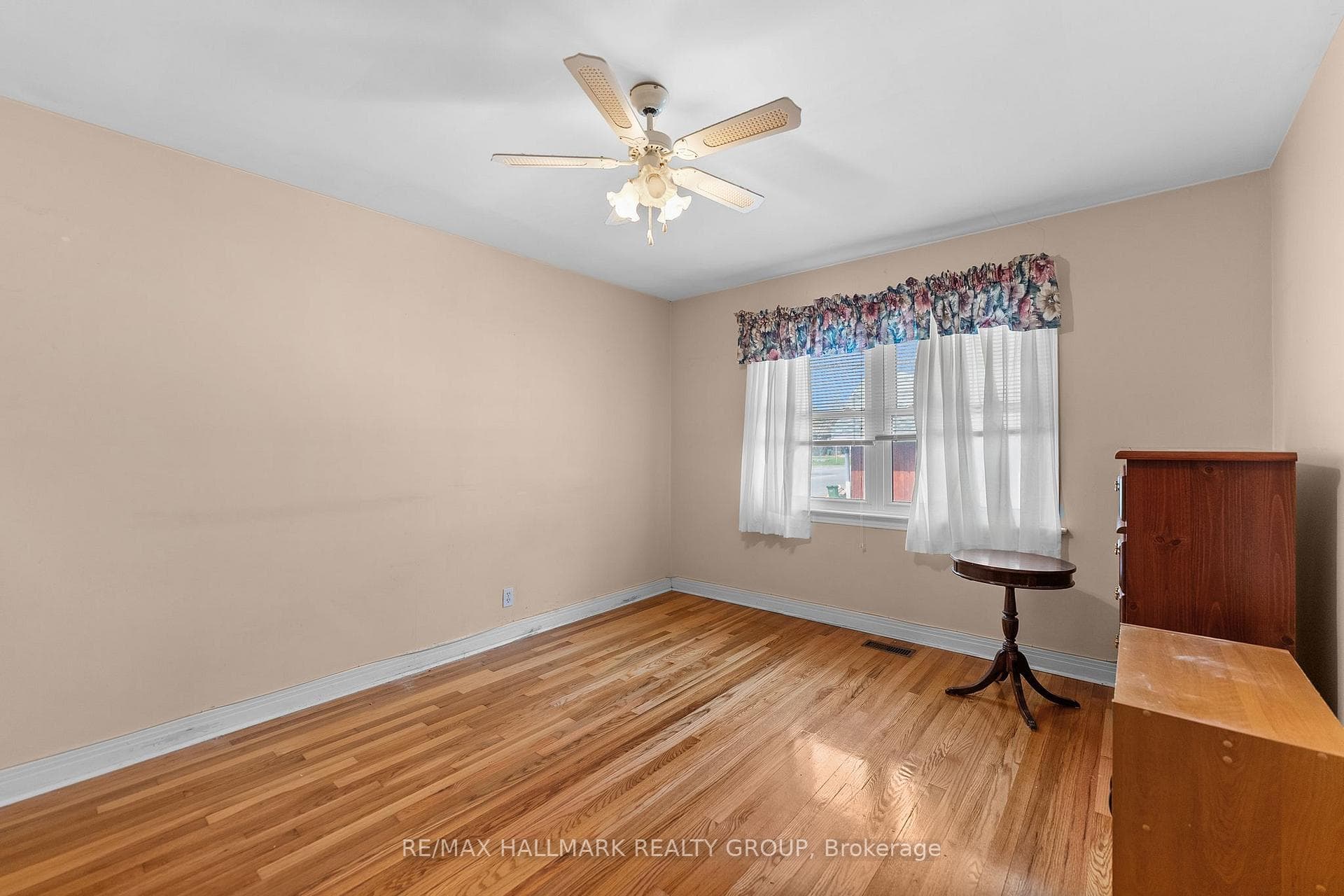 2075 Neepawa Avenue photo 39