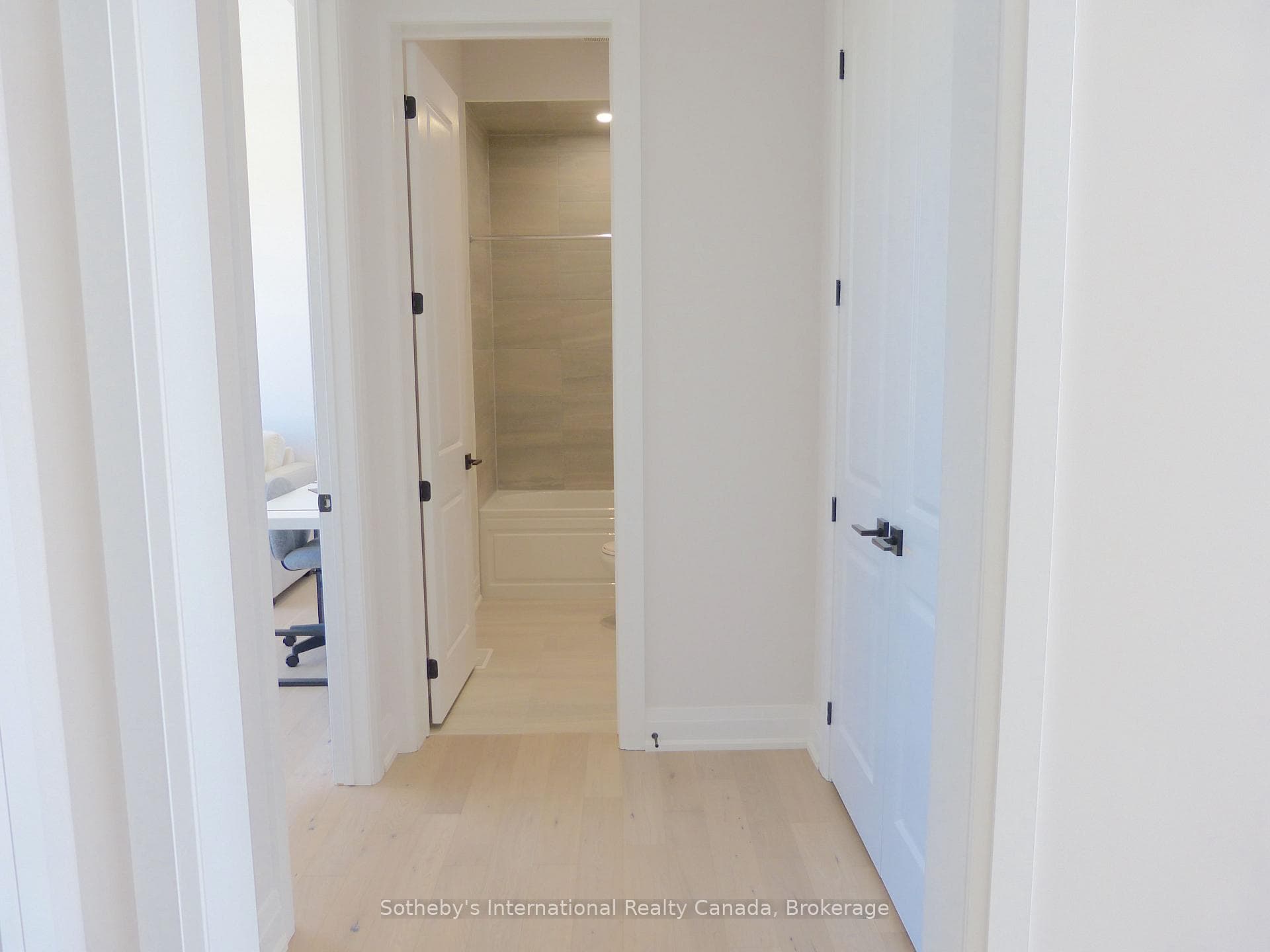 Main Floor 4pc bathroom