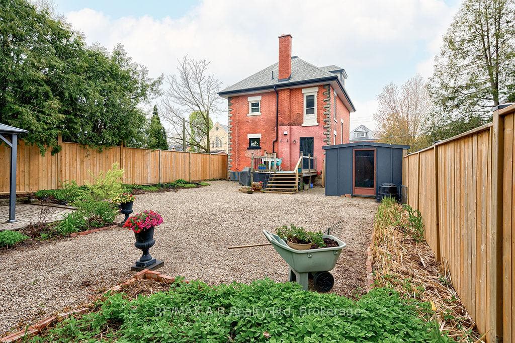 124 Cambria Street photo 39