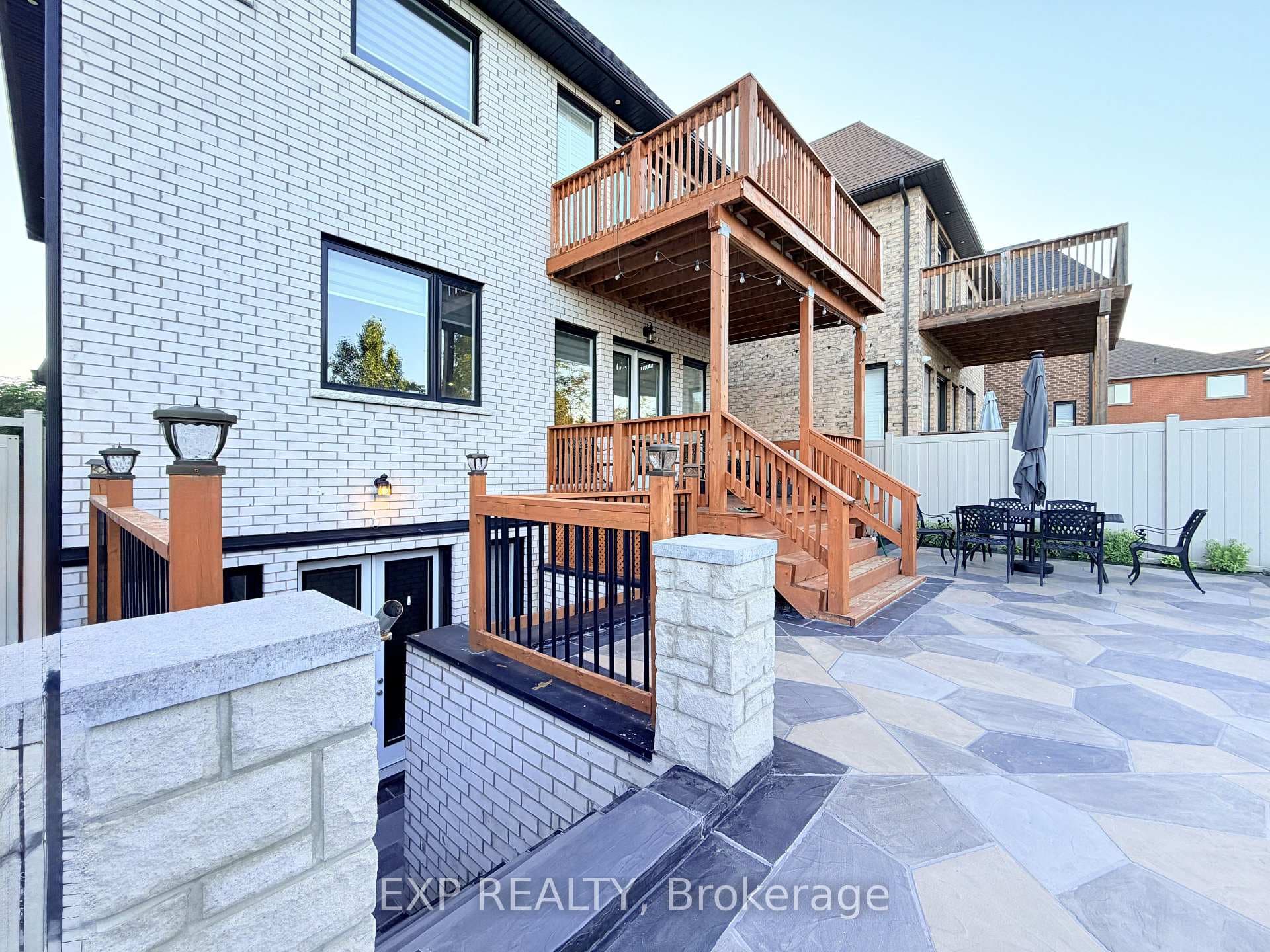 1606 Sandhurst Crescent Unit Lower photo 6