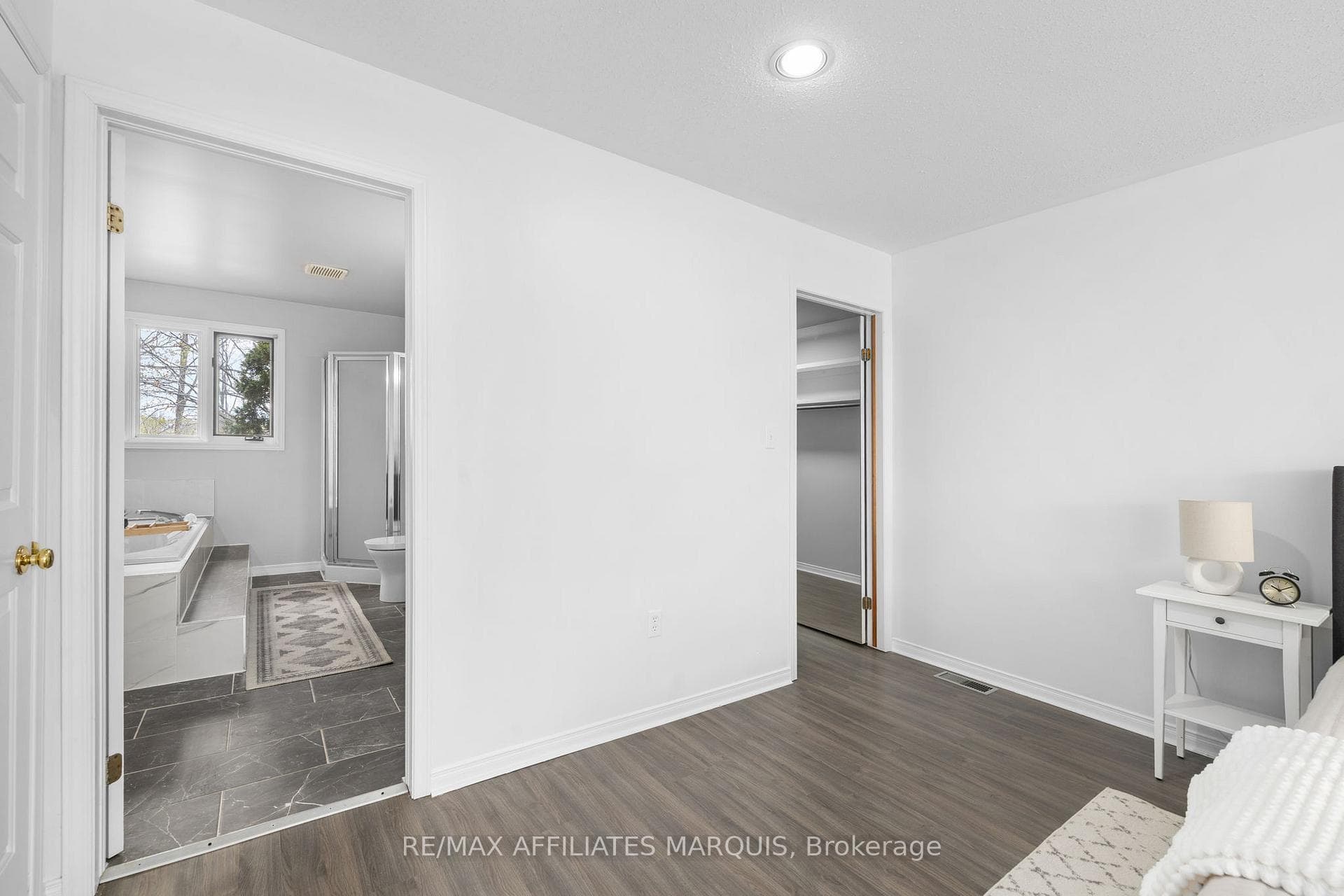 5 pc ensuite and walk-in