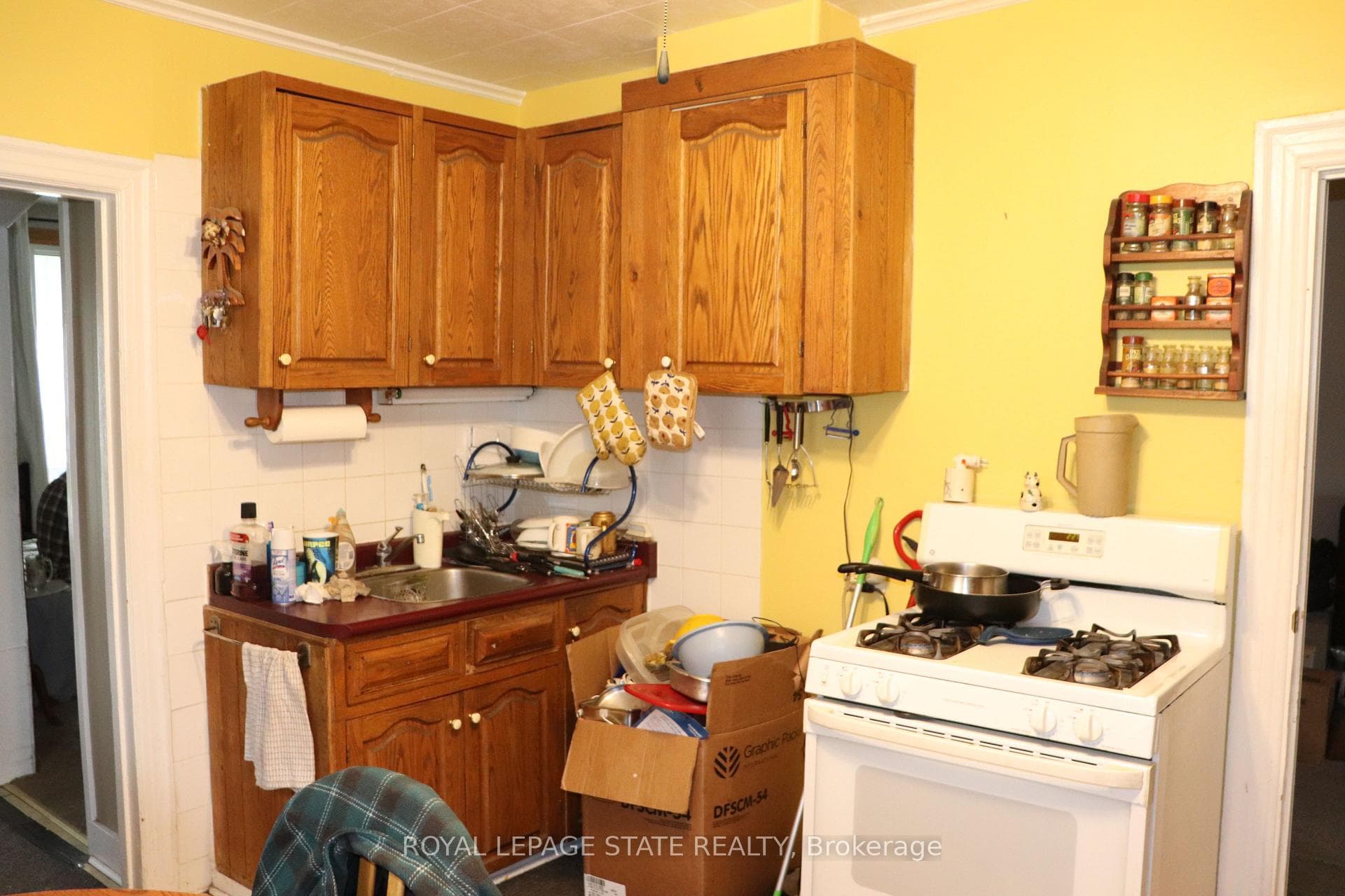 29 Robins Avenue photo 4