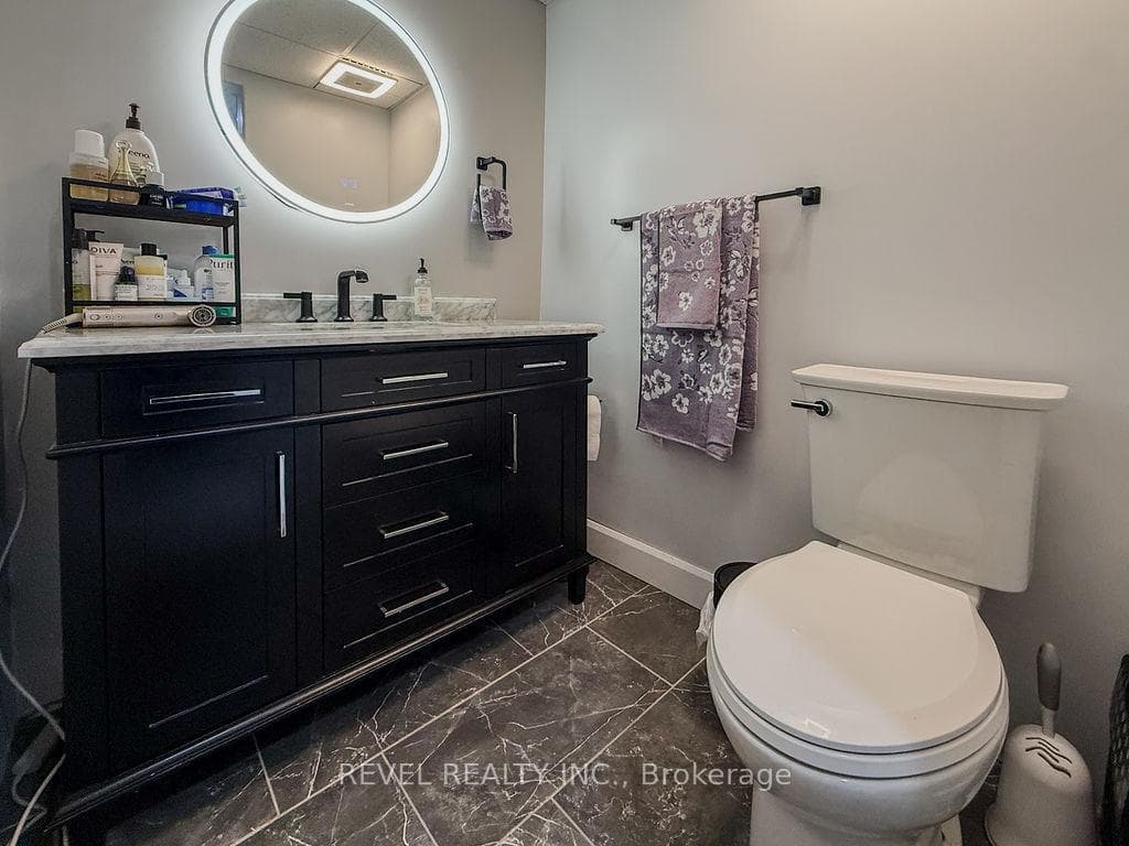 1301 Lozanne Crescent photo 37