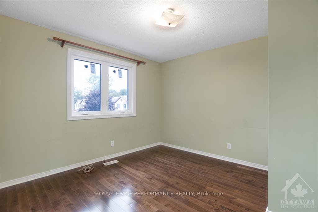 87 CASTLETHORPE Crescent photo 24