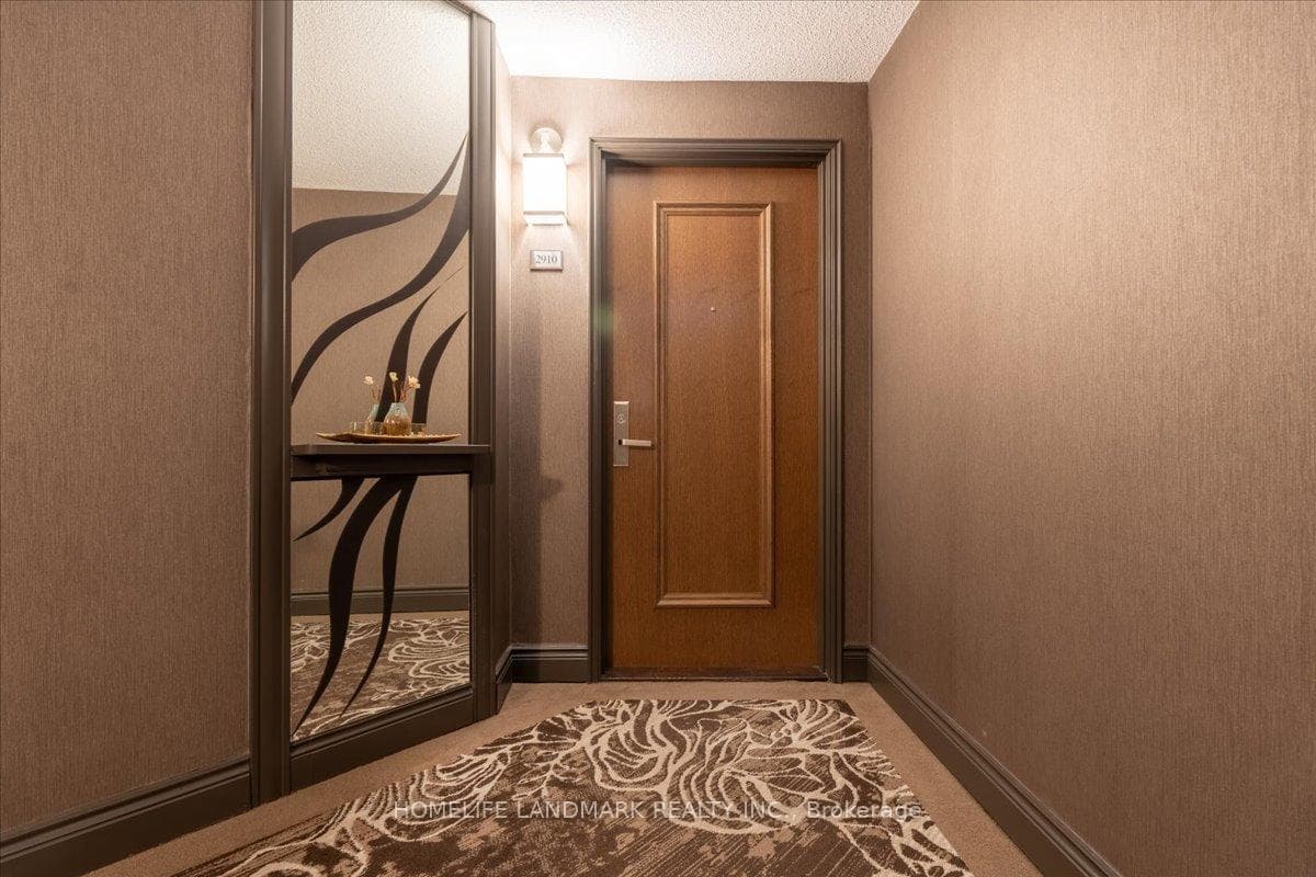 45 Kingsbridge Garden Circle Unit 2910 photo 4