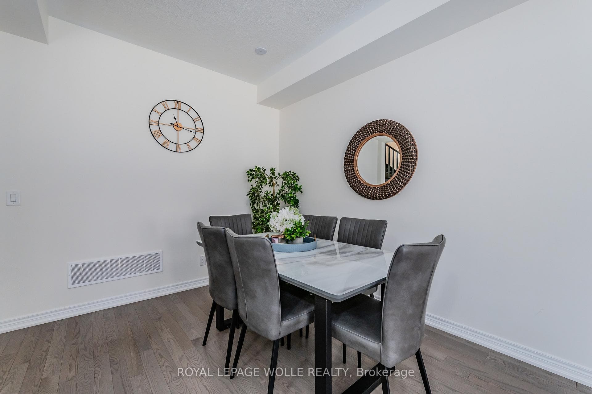 16 Roywood Street photo 16