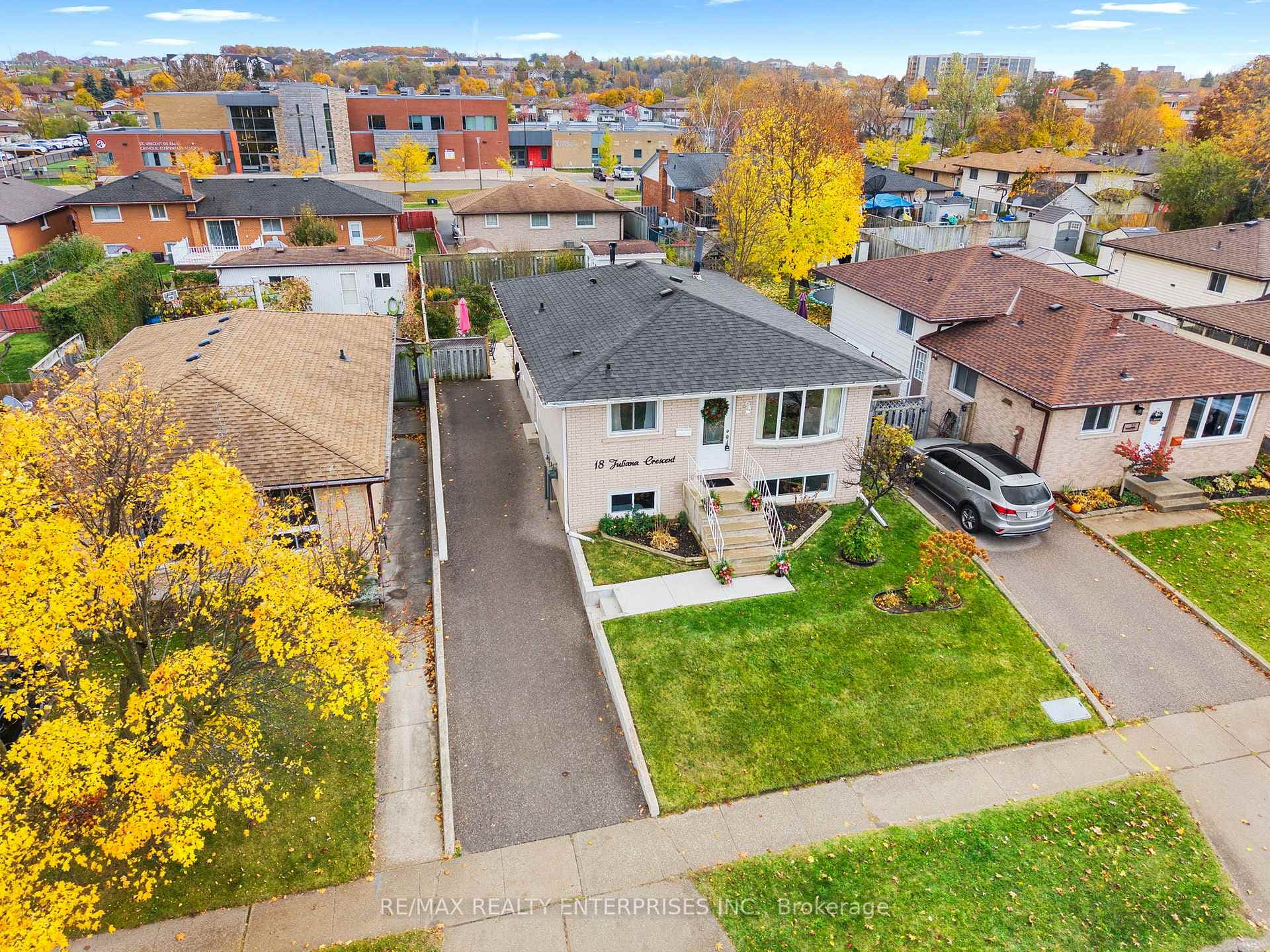Long driveway fits 3 cars
