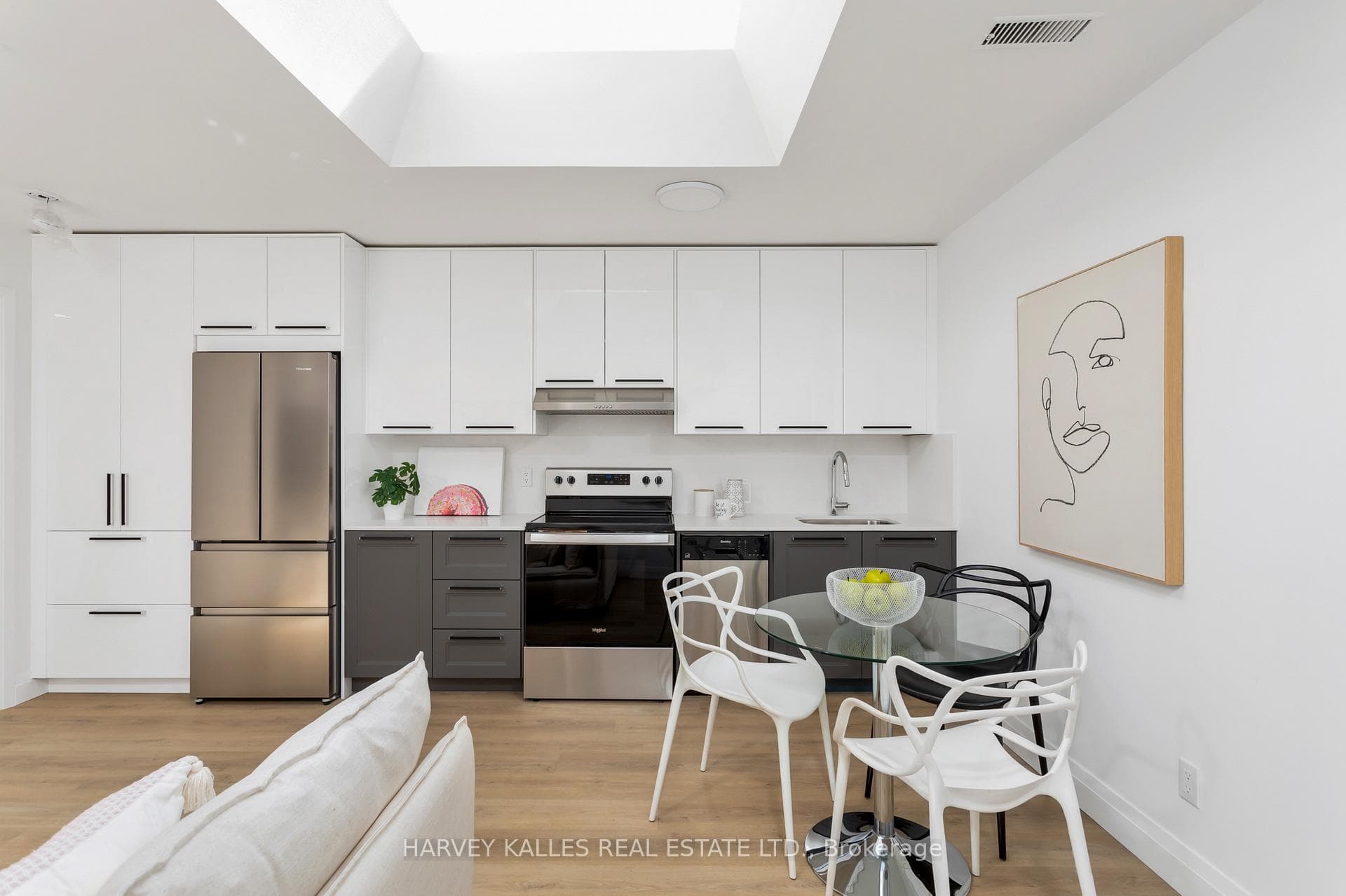 1106 Dundas Street Unit #2 FL3 photo 1