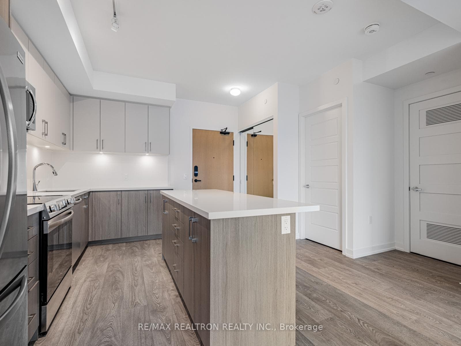 333 Sunseeker Avenue Unit 407 photo 3