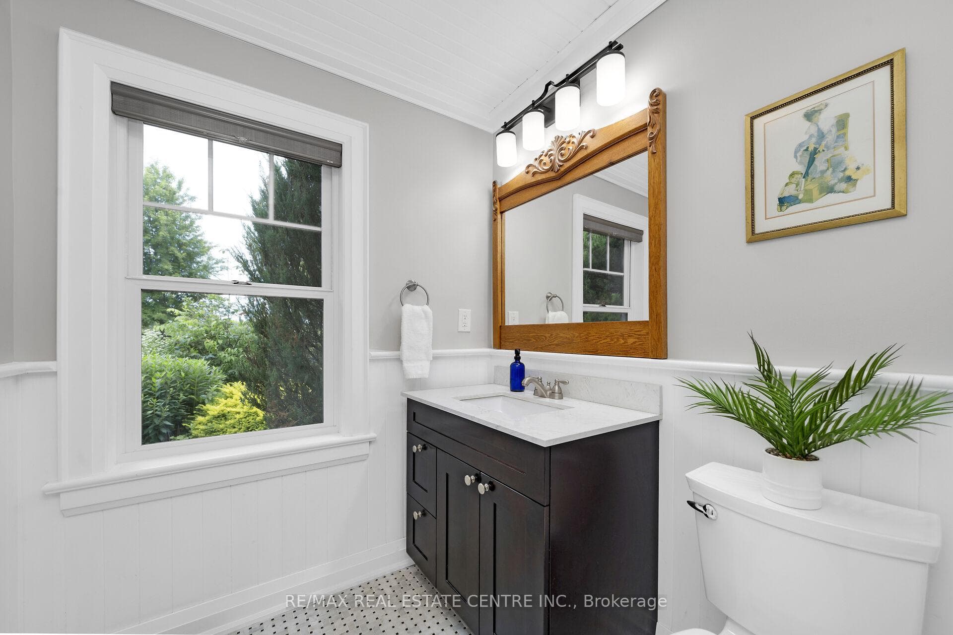 4 Piece Main Bathroom