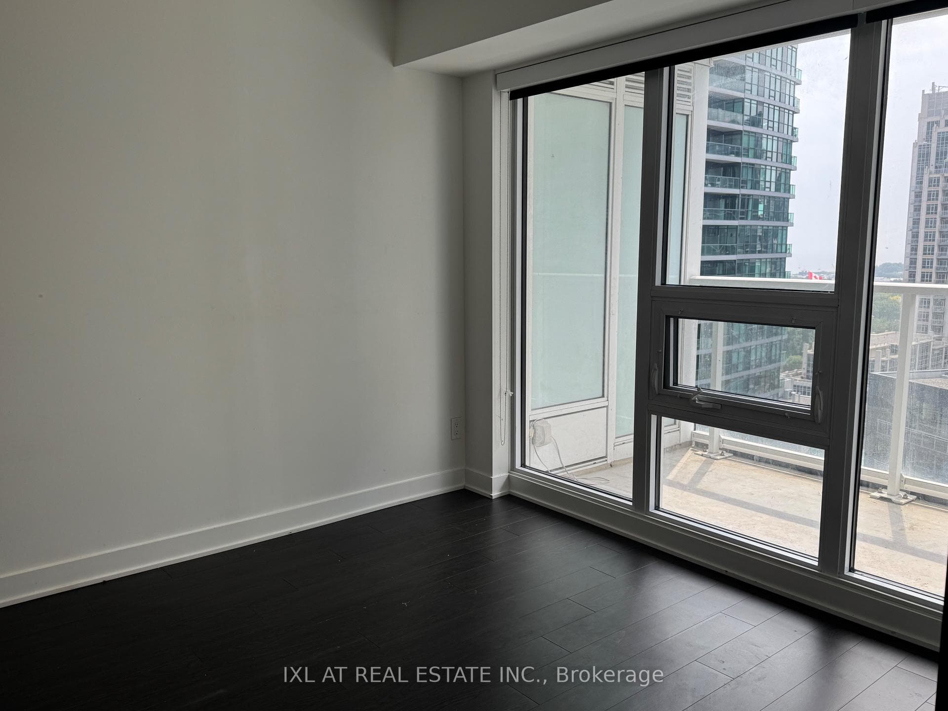 19 Bathurst Street Unit 2215 photo 7