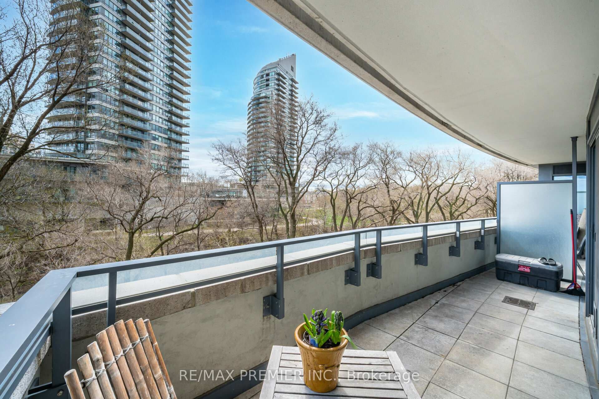 2212 Lake Shore Boulevard Unit 303 photo 17