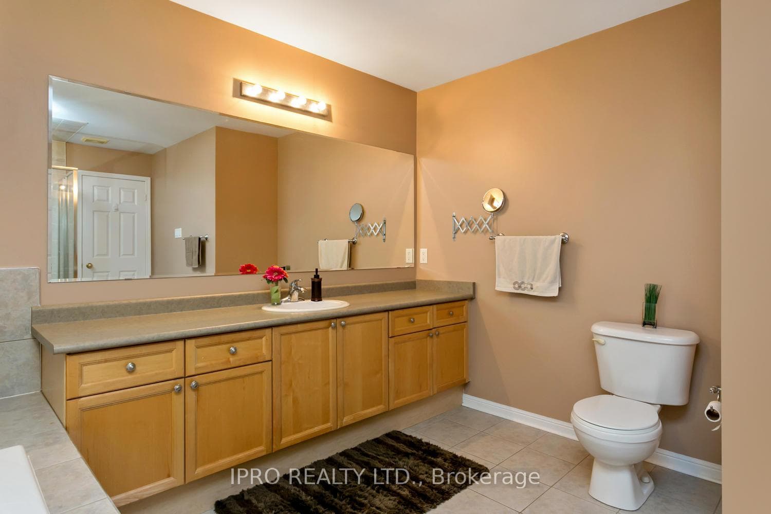 6210 Miriam Way photo 15
