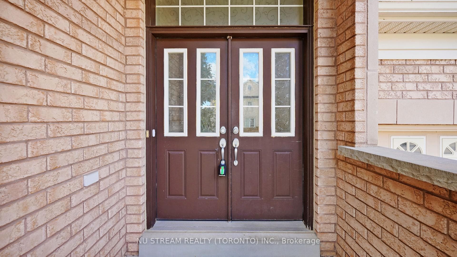 73 Serano Crescent photo 2