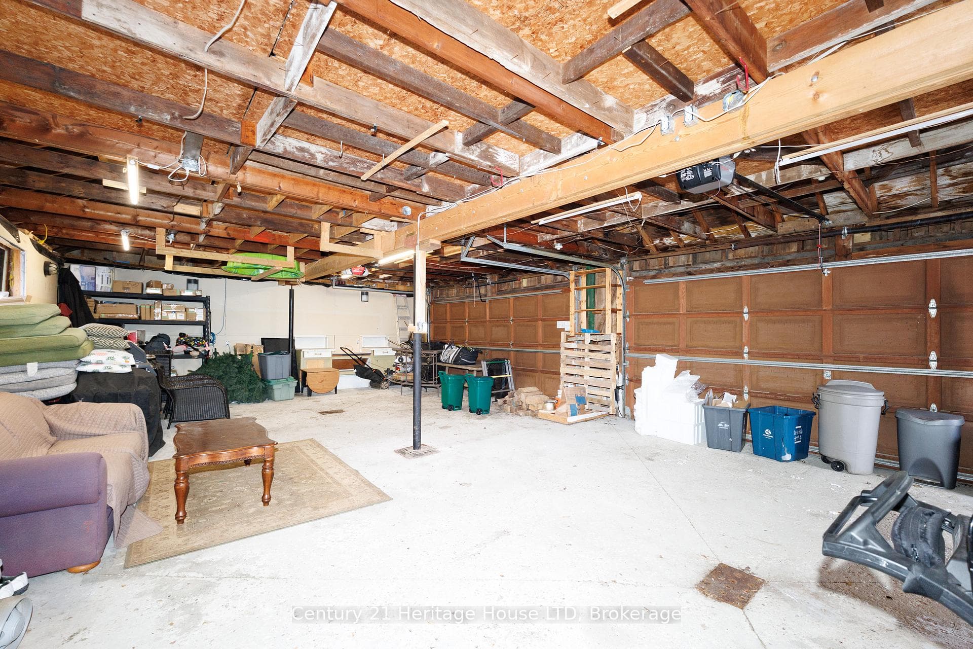 4 Car Garage - Great party space!