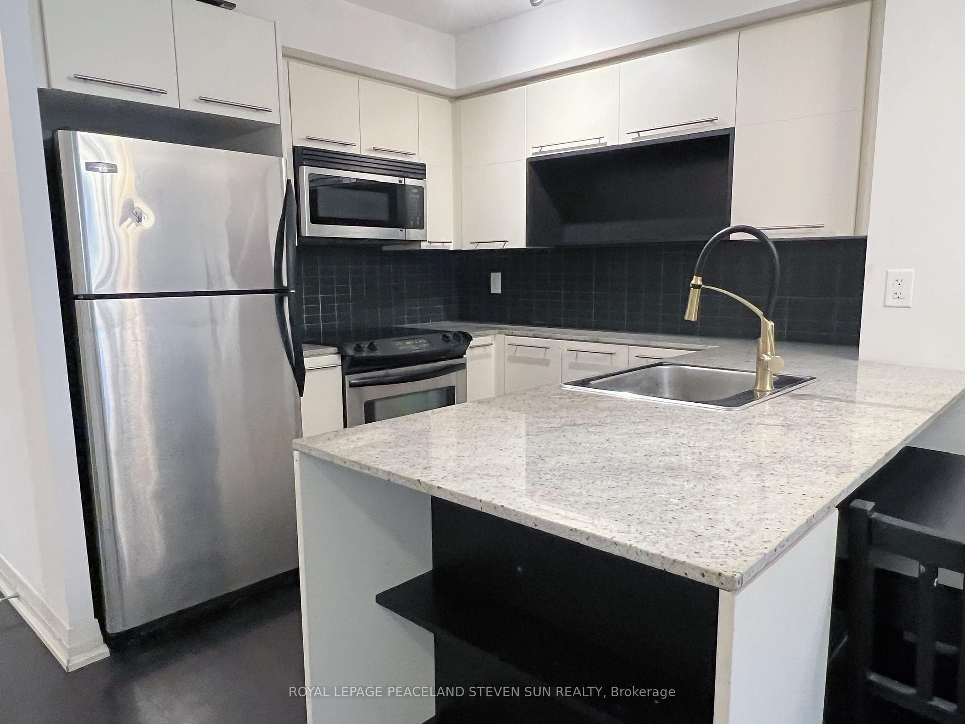 25 Carlton Street Unit 326 photo 7
