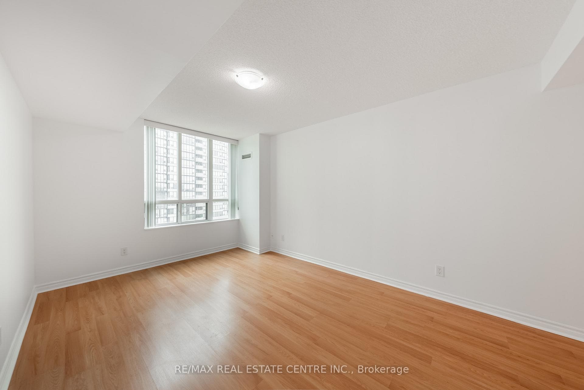 335 Rathburn Road Unit 511 photo 36