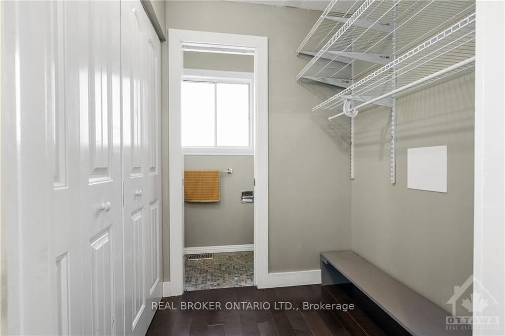 6084 VINEYARD Drive photo 4