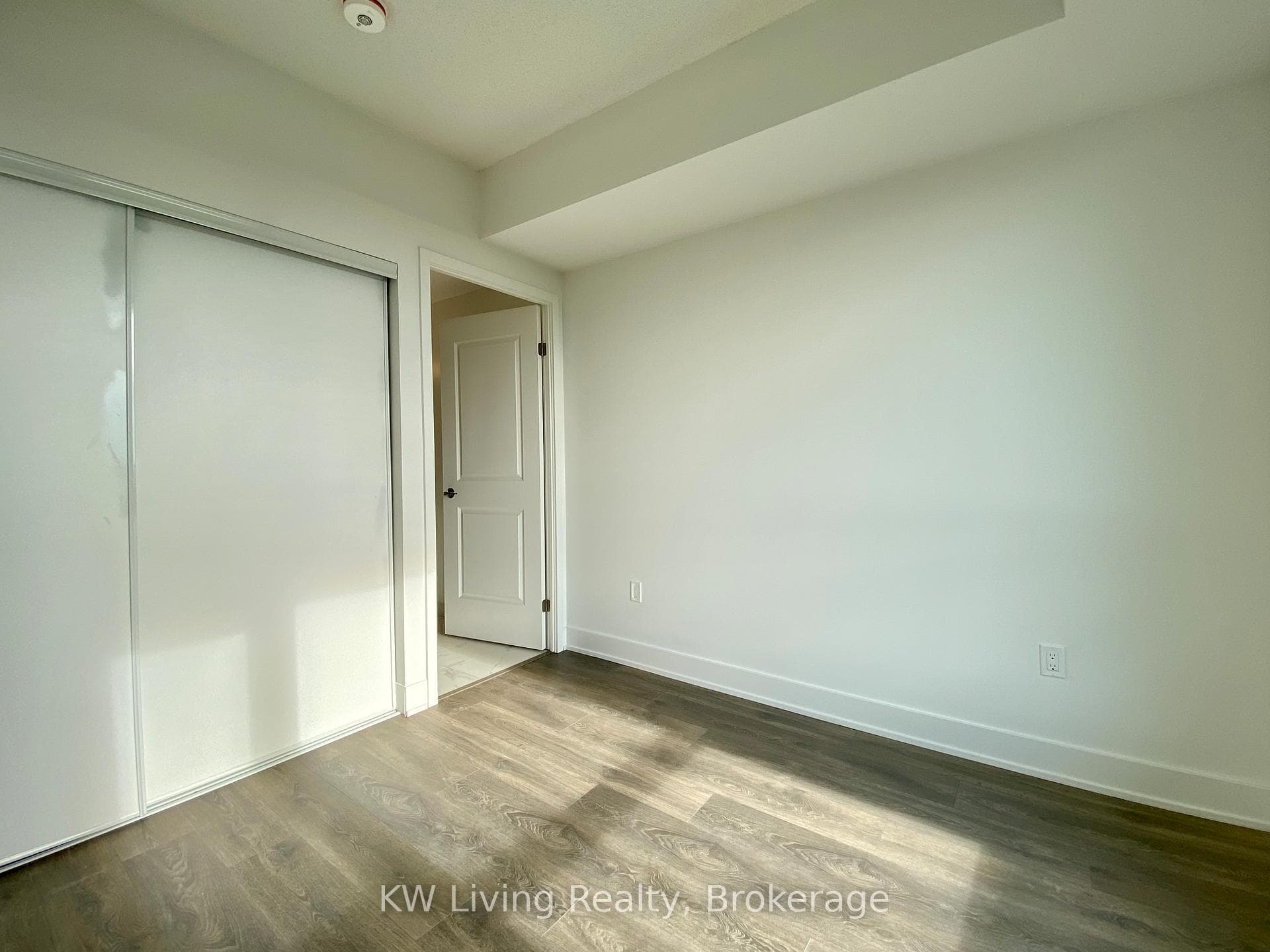 202 Burnhamthorpe Road Unit 1210 photo 15
