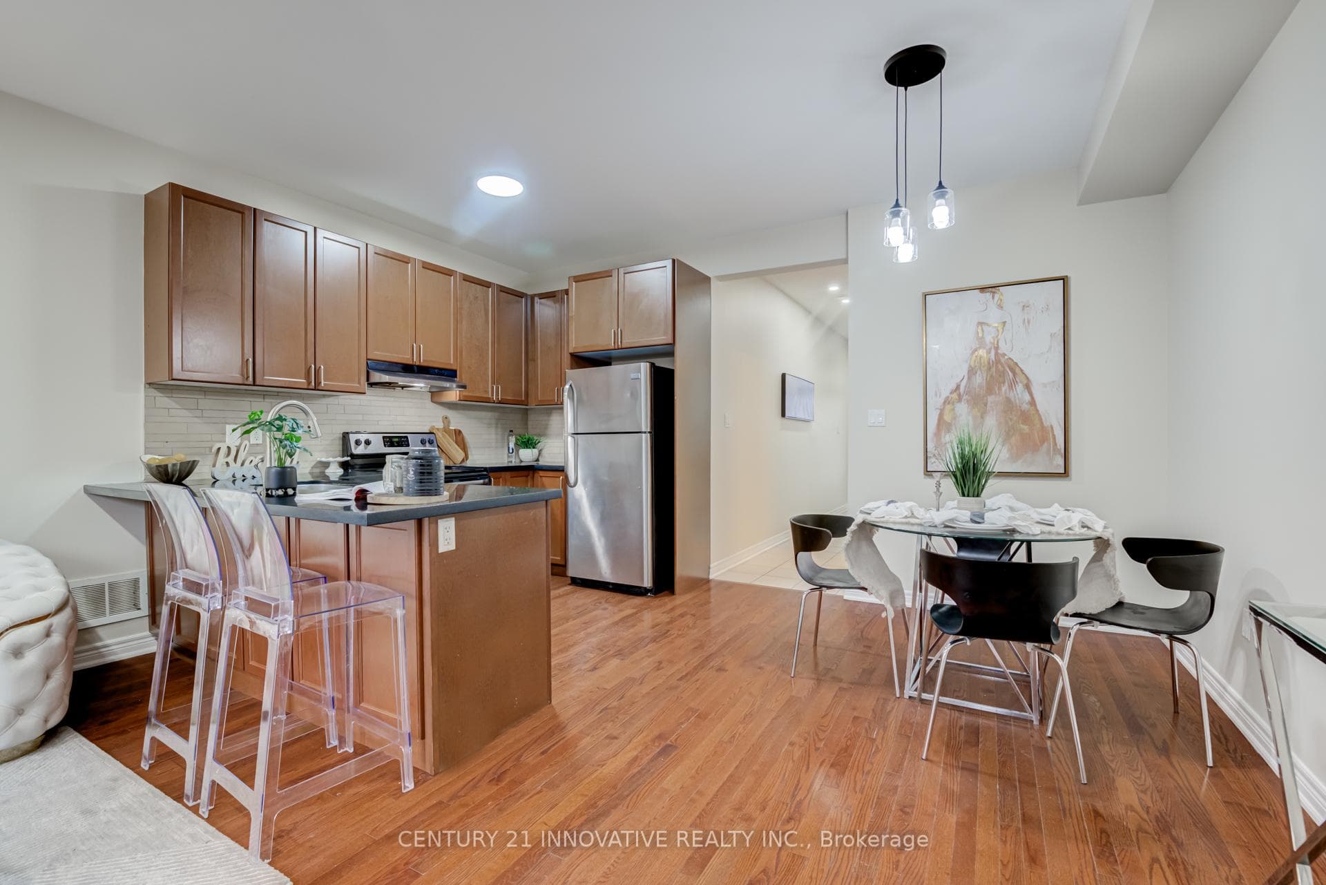 875 Transom Crescent photo 10